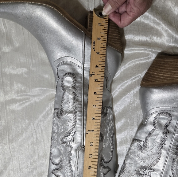 Silver Western-Style Women's Boots With Embrodery Size 8 EUC By Ccoco - Picture 9 of 14